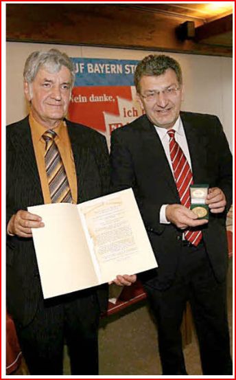 2008 Vorzeigefranke Wolfgang Hoderlein bekommt in Aufseß die erste Frankenmedaille.JPG